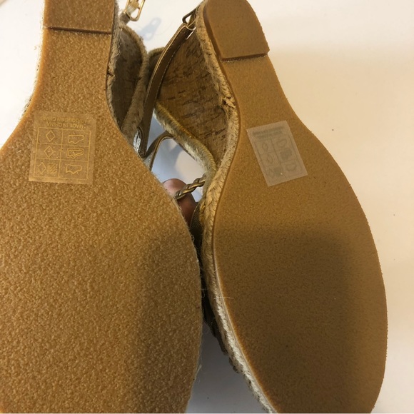 Gold/Bronze wedge sandals - Picture 2 of 3